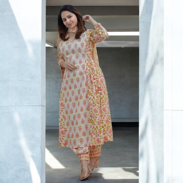 New Karcupi Three-Piece with Elegant Neck Embroidery