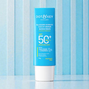 Dot & Key Blueberry Hydrate Barrier Repair Sunscreen SPF 50+ PA++++ 50ml (India)