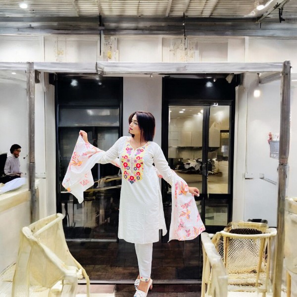 Lilene Embroidery Three Piece Set