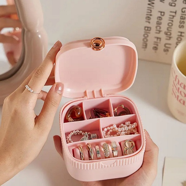 Portable Jewelery & Makeup Storage Box with Mirror